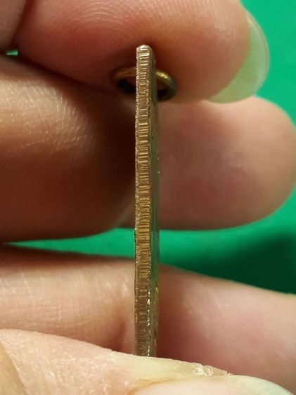 เหรียญหลวงพ่อพวง วัดหนองกระโดน จังหวัดนครสวรรค์ รุ่นแรก ปี 2470 เนื้อทองแดงกะไหล่ทอง รูปที่ 4