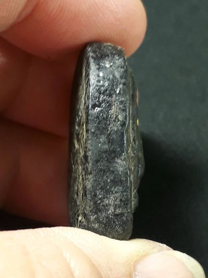 พระปิดตาเจ้าคุณศรี วัดอ่างศิลา ชลบุรี หลังยันต์กระบองไขว้ เนื้อผงคลุกรัก รูปที่ 4