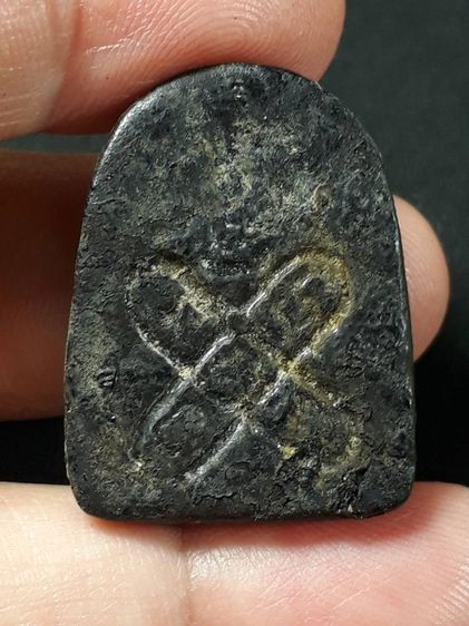 พระปิดตาเจ้าคุณศรี วัดอ่างศิลา ชลบุรี หลังยันต์กระบองไขว้ เนื้อผงคลุกรัก รูปที่ 2