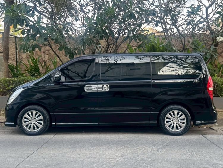 Hyundai H-1  2013 2.5 GRAND STAREX Van ดีเซล ไม่ติดแก๊ส เกียร์อัตโนมัติ ดำ รูปที่ 2