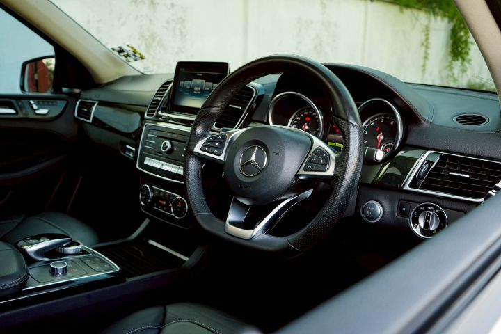 Mercedes-Benz GLE-Class 2018 GLE500 ปลั๊กอินไฮบริด (PHEV) ดำ รูปที่ 2