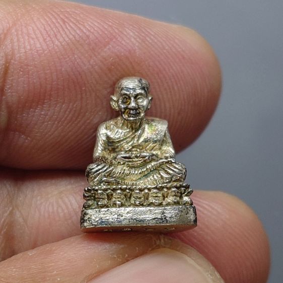 รูปหล่อหลวงพ่อทวด วัดช้างให้ เนื้อเงิน พิมพ์เล็ก รุ่นสร้างพระตำหนักฯ ร.9 ปากพนัง (สร้างบ้านให้พ่อ) ปี 2541 พร้อมตลับเดิม รูปที่ 3