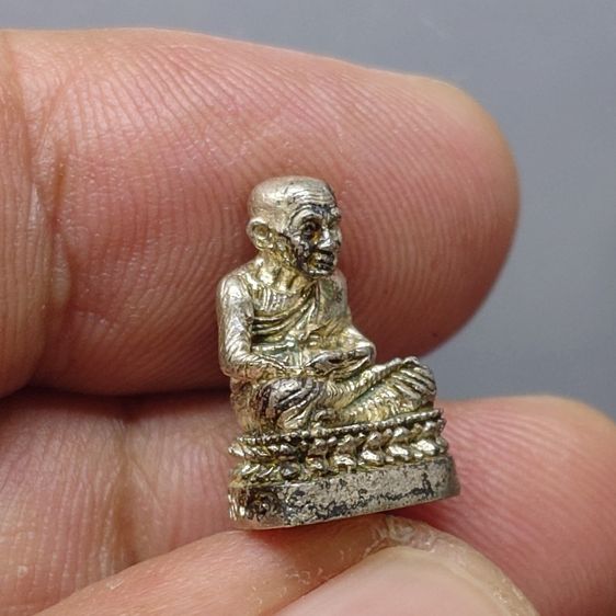 รูปหล่อหลวงพ่อทวด วัดช้างให้ เนื้อเงิน พิมพ์เล็ก รุ่นสร้างพระตำหนักฯ ร.9 ปากพนัง (สร้างบ้านให้พ่อ) ปี 2541 พร้อมตลับเดิม รูปที่ 5