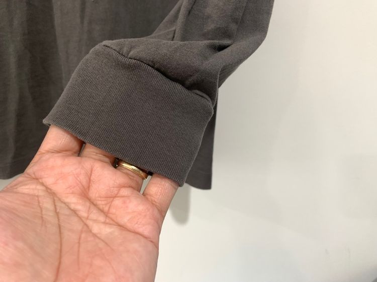 เสื้อแขนยาว POLO Ralph Lauren กระเป๋าอกซ้าย ปักม้าขาว แท้ 💯 size M ขนาด ธิอก 21 ยาว 27 นิ้ว สภาพดีมาก ทรงสวย ดีเทลดี เนื้อผ้านิ่มมาก รูปที่ 3