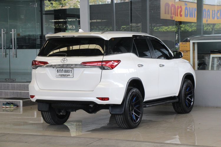 Toyota Fortuner 2017 2.4 V Utility-car ดีเซล ไม่ติดแก๊ส เกียร์อัตโนมัติ ขาว รูปที่ 2