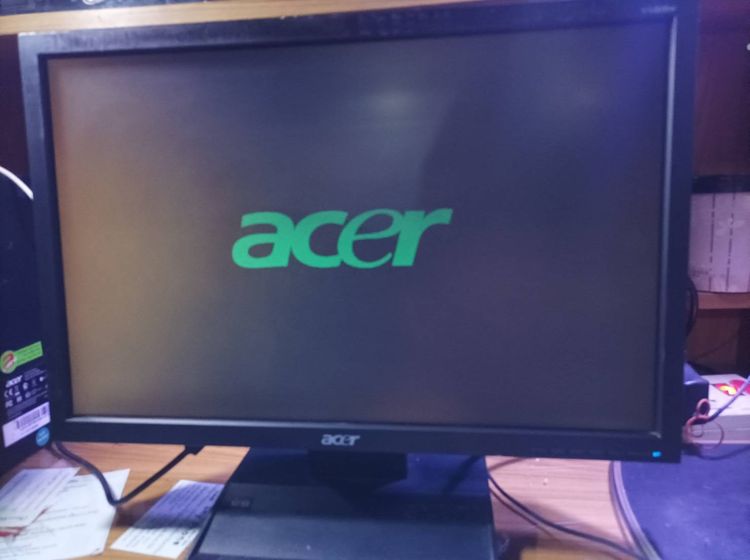 monitor ACER ขนาด 19" รุ่น v193w มีพอรท dvi vga ไร้เส้นไร้จุด พร้อมใช้งาน ขาย 490 บาท 