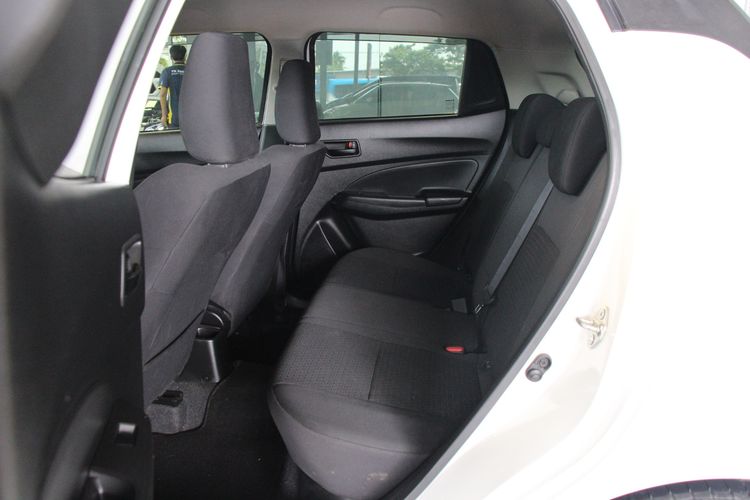 Suzuki Swift 2018 1.2 GL Sedan เบนซิน ไม่ติดแก๊ส เกียร์อัตโนมัติ ขาว รูปที่ 3