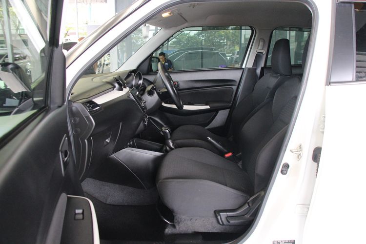 Suzuki Swift 2018 1.2 GL Sedan เบนซิน ไม่ติดแก๊ส เกียร์อัตโนมัติ ขาว รูปที่ 4