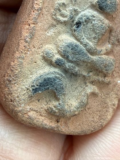 หลวงพ่อปาน วัดบางนมโค จ.อยุธยาฯ พิมพ์ขี่ไก่นิยมเนื้อดินเผาเก่าๆโบราณยุคต้นบล๊อคไม้ เก่าจริงถึงยุค พระเก่าๆ เหมาๆบ้านๆ พระคนแก่เก่าๆเก็บ รูปที่ 10