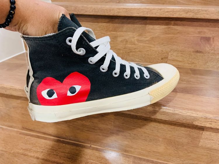 รองเท้า converse x comme des garçons play แท้ 💯 เบอร์ EU 41 cm 26 คนเท้า 25.5-26.5 cm ใส่ได้ครับ สภาพดีมาก พื้นเต็ม ทรงสวย หายากน่าสะลมครับ รูปที่ 4