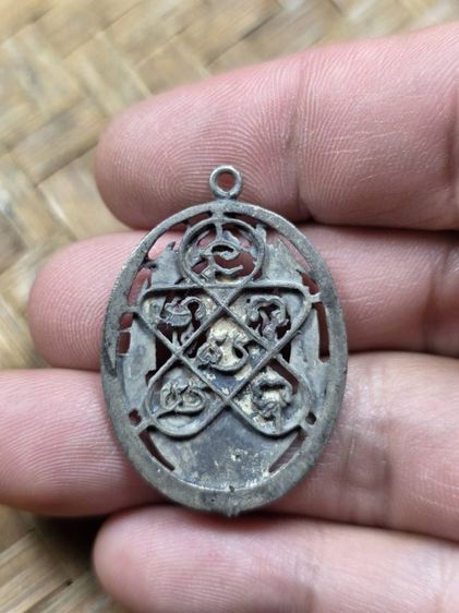 พระเหรียญฉลุหลวงพ่อฉุยลงยาเก่าๆ รูปที่ 2