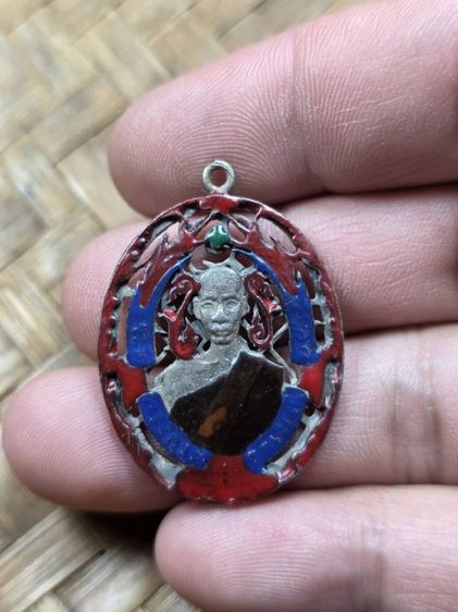 พระเหรียญฉลุหลวงพ่อฉุยลงยาเก่าๆ