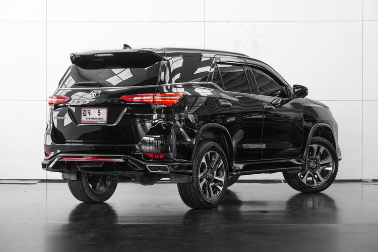 Toyota Fortuner 2020 2.4 LEGENDER 2WD AT Utility-car ดีเซล ไม่ติดแก๊ส เกียร์อัตโนมัติ ดำ รูปที่ 4