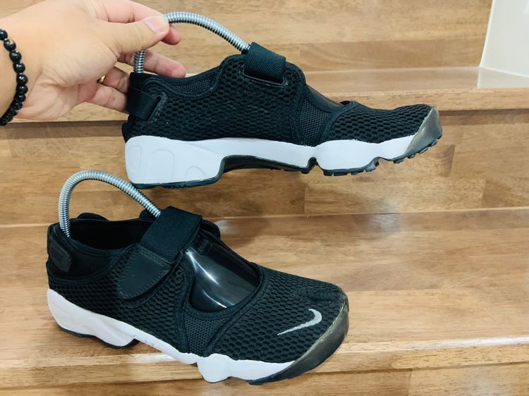 รองเท้า NIKE แท้ 💯 เบอร์ EU 40.5 cm 26 คนเท้า 25-26 cm ใส่ได้ครับ สภาพดีมาก พื้นเต็ม ทรงสวย หายากน่าสะลมครับ รูปที่ 3
