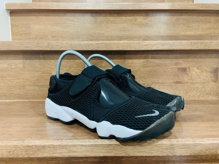 รองเท้า NIKE แท้ 💯 เบอร์ EU 40.5 cm 26 คนเท้า 25-26 cm ใส่ได้ครับ สภาพดีมาก พื้นเต็ม ทรงสวย หายากน่าสะลมครับ