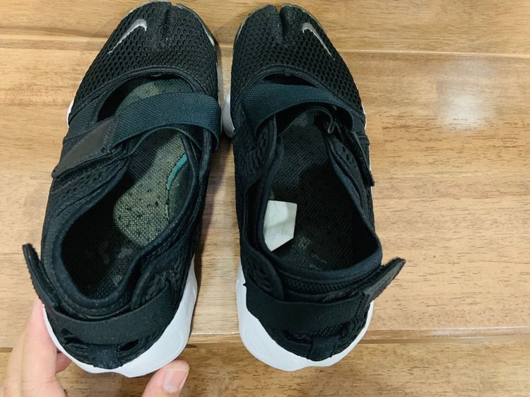 รองเท้า NIKE แท้ 💯 เบอร์ EU 40.5 cm 26 คนเท้า 25-26 cm ใส่ได้ครับ สภาพดีมาก พื้นเต็ม ทรงสวย หายากน่าสะลมครับ รูปที่ 8