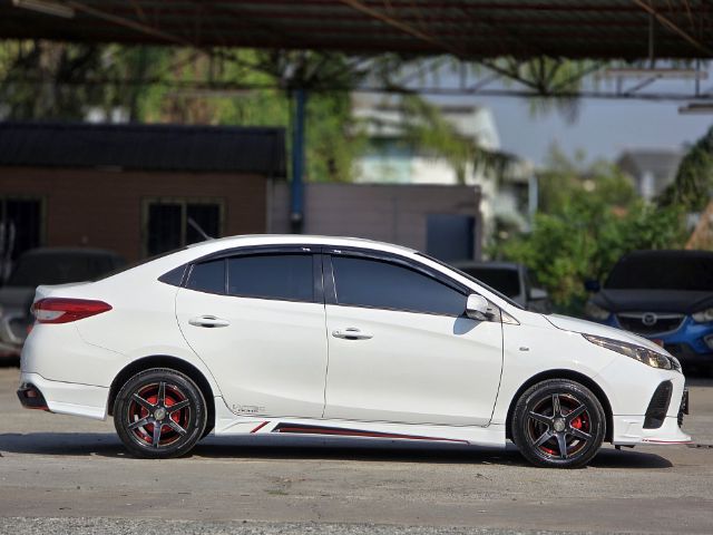Toyota Yaris ATIV 2021 1.2 Sport Play Limited Edition Sedan เบนซิน ไม่ติดแก๊ส เกียร์อัตโนมัติ ขาว รูปที่ 3