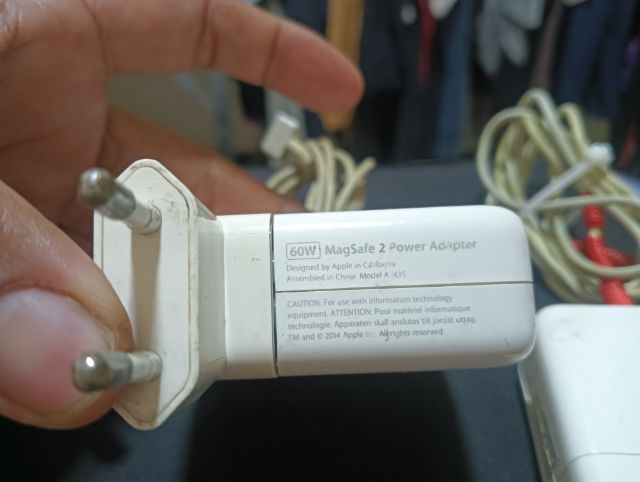 สายชาร์จ MacBook  magsafe สภาพพร้อมใช้ สายไม่ขาด
