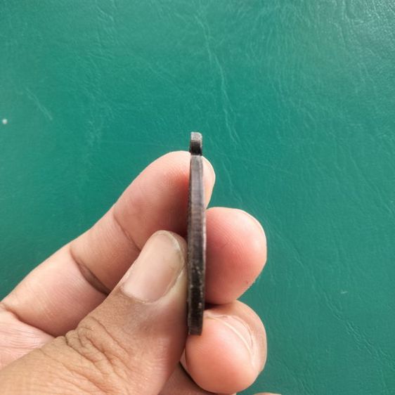 หลวงพ่อคูณรุ่นสร้างบารมีปี 2519 รูปที่ 4