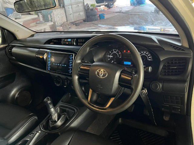 Toyota Hilux Revo 2017 2.8 J Plus Pickup ดีเซล ไม่ติดแก๊ส เกียร์ธรรมดา ขาว รูปที่ 3