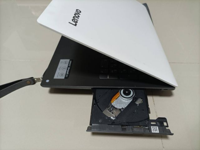 ขาวมุก สวยแรง Lenovo Intel Core i3 jen 7 Ram 4 G. Hd SSD 120 GB. แบ็ตเก็บไฟดี รูปที่ 3
