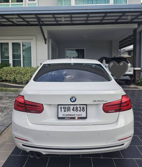 BMW Series 3 2018 330e Sedan ไฮบริด ไม่ติดแก๊ส เกียร์อัตโนมัติ ขาว รูปที่ 4
