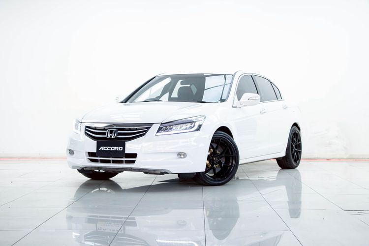 รถ Honda Accord 2.0 EL สี ขาว