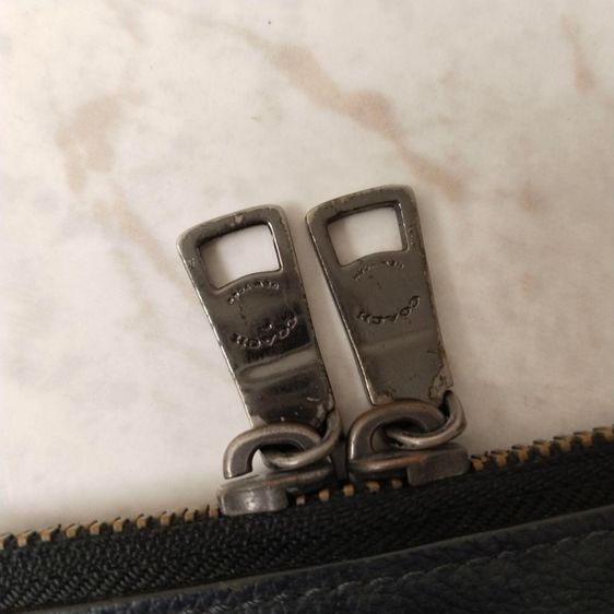 กระเป๋าใส่ไอแพ็ค COACH แท้ 💯 size กว้าง 9 ยาว 11 นิ้ว สภาพดีมาก ดีเทลสวย ลายละเอียดดี หายากน่าสะสมครับ รูปที่ 3