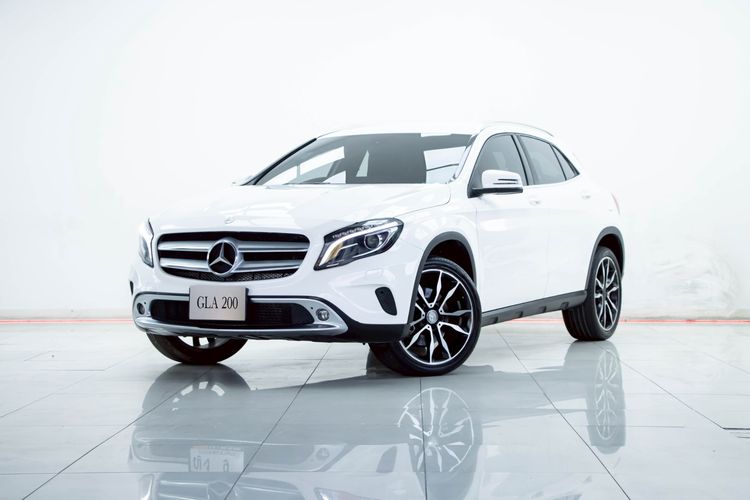 รถ Mercedes-Benz GLA-Class GLA200 สี ขาว