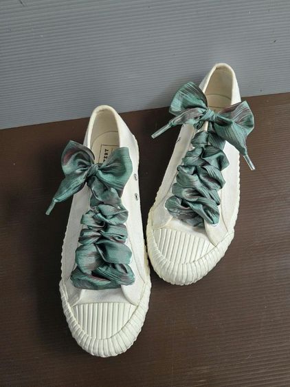 รองเท้าผ้าใบสีขาว เบอรฺ39