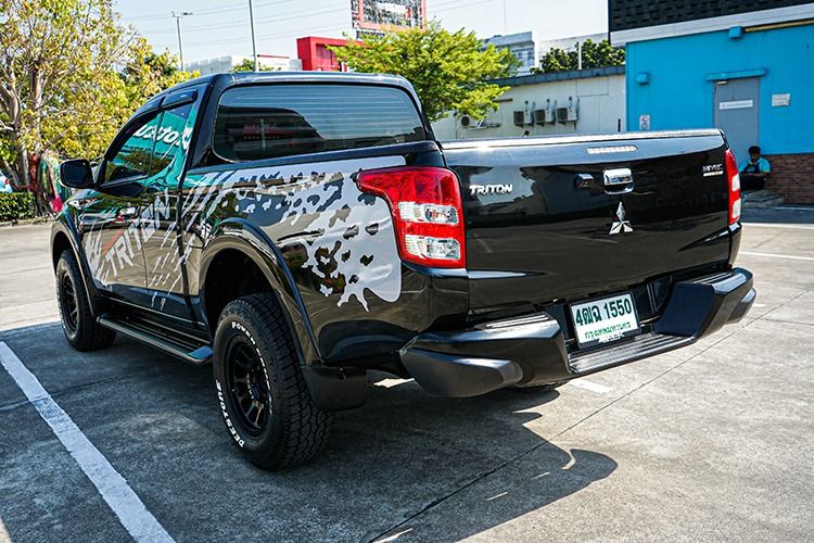 Mitsubishi Triton 2018 2.4 GLS Limited Plus Pickup ดีเซล เกียร์ธรรมดา ดำ รูปที่ 3
