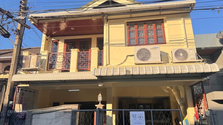 ให้เช่าทาวน์โฮมหลังใหญ่ 5 ห้องนอน ติด BTS พหลโยธิน 59 (100 เมตร) ใกล้ห้าง ใกล้ตลาด ครบจบในที่เดียว