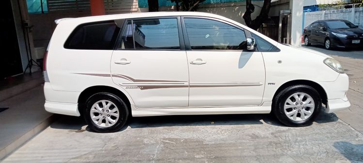 Toyota Innova 2010 2.0 Zenix HEV Smart Utility-car เบนซิน เกียร์อัตโนมัติ ขาว รูปที่ 2