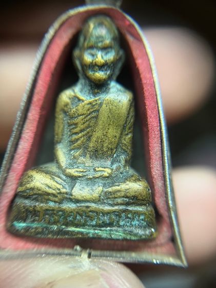 รูปหล่อหลวงพ่อพรหม(มีสินค้าหลายรายการกดเข้ามาดูในโปรไฟล์ได้เลยครับ) รูปที่ 2