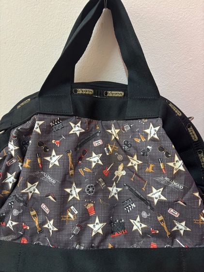 กระเป๋า LeSportsac ลาย Hollywood (Rare Print) สภาพดี พร้อมใช้งาน รูปที่ 2