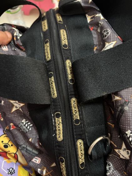 กระเป๋า LeSportsac ลาย Hollywood (Rare Print) สภาพดี พร้อมใช้งาน รูปที่ 9