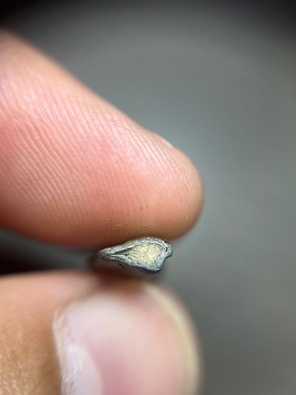 เปิดตะกรุดไม่ทราบที่ยาว 1.8 นิ้ว (มีสินค้าหลายรายการกดเข้ามาดูในโปรไฟล์ได้เลยครับ) รูปที่ 4