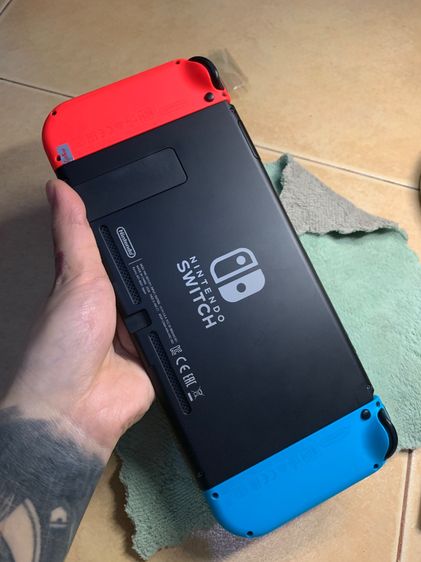 เครื่องเกมส์นินเทนโด เชื่อมต่อไร้สายได้ Nintendo switch v.2กล่องแดงพร้อมเมม128gb