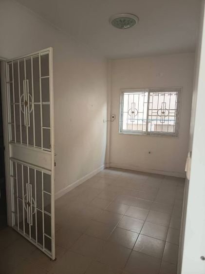 อื่นๆ มีบางส่วน 2012 ไม่ใช่ ขายบ้าน โครงการคุณาสิริ บางบัวทอง เนื้อที่ 44.6 ตารางวา 3 ห้องนอน 3 ห้องน้ำ จอดรถได้ 2 คัน ใกล้แหล่งอำนวยความสะดวก
 รูปที่ 3