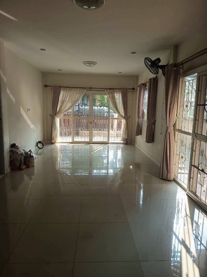 อื่นๆ มีบางส่วน 2012 ไม่ใช่ ขายบ้าน โครงการคุณาสิริ บางบัวทอง เนื้อที่ 44.6 ตารางวา 3 ห้องนอน 3 ห้องน้ำ จอดรถได้ 2 คัน ใกล้แหล่งอำนวยความสะดวก
 รูปที่ 2