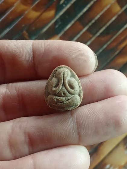 พระปิดตาวัดลาดปลาเค้า เนื้อเกสร เนื้อจัด ๆ ฉ่ำ ๆ