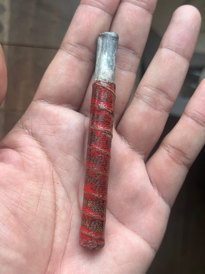 ตะกรุดตะกั่วยาว 3.8 นิ้วลงรักชาติแดงมันมันไม่ทราบที่(มีสินค้าหลายรายการกดเข้ามาดูในโปรไฟล์ได้เลยครับ) รูปที่ 2