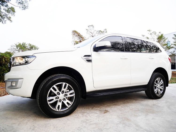 รถ Ford Everest 2.2 Titanium สี ขาว