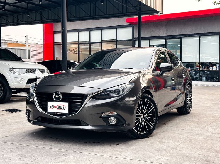 รถ Mazda Mazda3 2.0 S Sports สี น้ำตาล