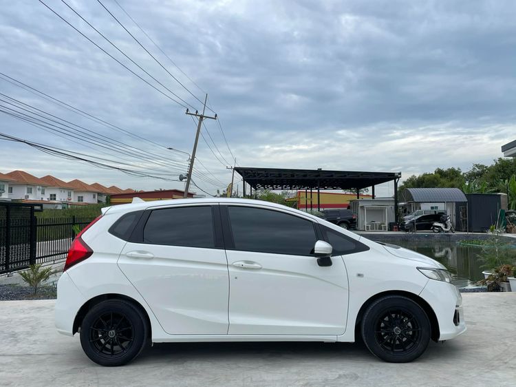 Honda Jazz 2017 1.5 V i-VTEC Sedan เบนซิน ไม่ติดแก๊ส เกียร์อัตโนมัติ ขาว รูปที่ 4
