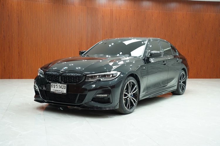 BMW Series 3 2020 330e Sedan ไฮบริด เกียร์อัตโนมัติ ดำ รูปที่ 4