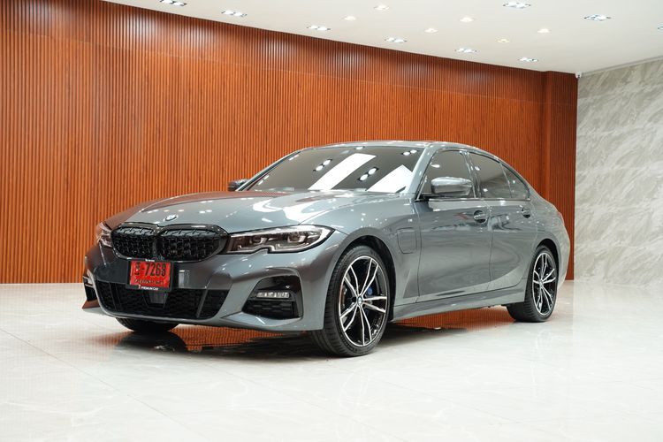 BMW Series 3 2021 330e Sedan ไฮบริด เกียร์อัตโนมัติ เทา รูปที่ 4