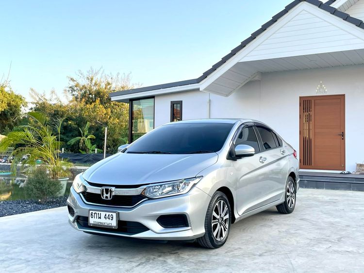 รถ Honda City 1.5 V สี บรอนซ์เงิน
