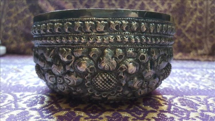 ขันเงินลายดอกกฐิน เงินนิ่ง หนัก 123 กรัม ปากกว้าง 4 นิ้วครึ่ง 