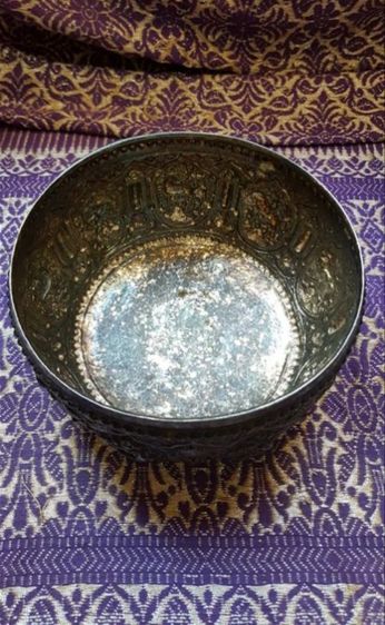 
ขันลาย 12 ราศี เงินนิ่ง เงิน 92.5 ค่ะ ปากกว้าง 6 นิ้ว หนัก 225 กรัม รูปที่ 5